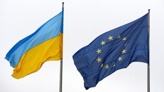 прапори України і ЄС