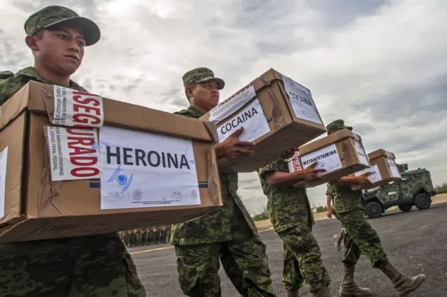 Cajas con estupefacientes.