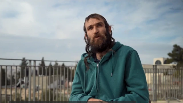 Raphael Morris, umat Yahudi, yang memimpin kelompok 'Returning to the Mount' berpakaian Muslim.