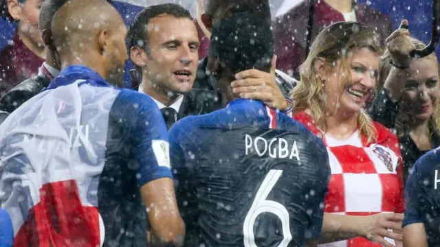 ফরাসি প্রেসিডেন্ট এমানুয়েল ম্যাক্রোঁর সঙ্গে পল পগবা।