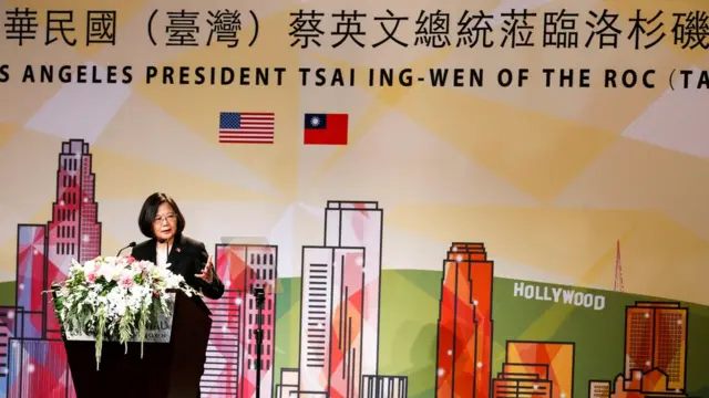 蔡英文早前出访中美洲,去程和返程都有在美国过境,并出席公开活动。