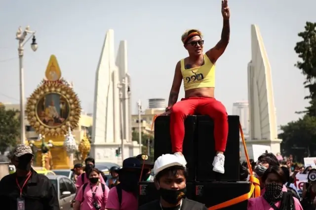 ชุมนุมเรียกร้องให้ยกเลิกมาตรา 112