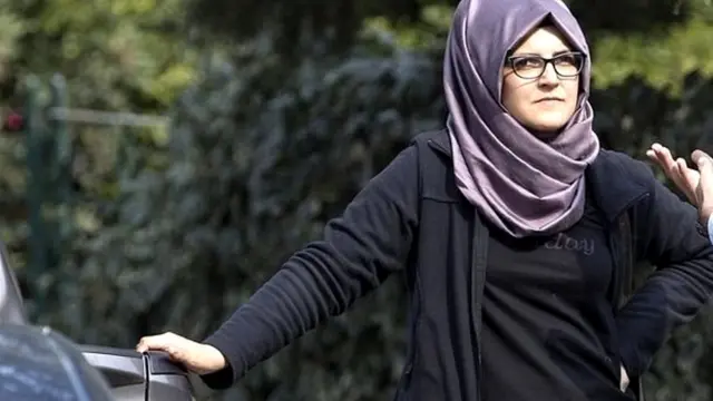 खाशोज्जी यांची मैत्रीण हदीजे जेनगीज यांच म्हणनं आहे की, त्या अनेक तास दूतावासाच्या बाहेर त्यांची प्रतिक्षा करत होत्या, पण ते दूतावासाच्या बाहेर आलेच नाहीत.