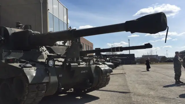 Британская и французская бронетехника на базе эстонской армии в Тапа