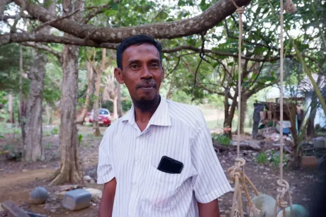 M Aris Ketua RT Sembulang Hulu, Pulau Rempang, Kota Batam saat ditemui dikediamannya, Rabu 10 April 2025.