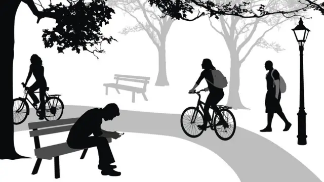 Молодые люди в парке