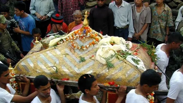 महारानी एश्वर्य का पार्थिव शरीर
