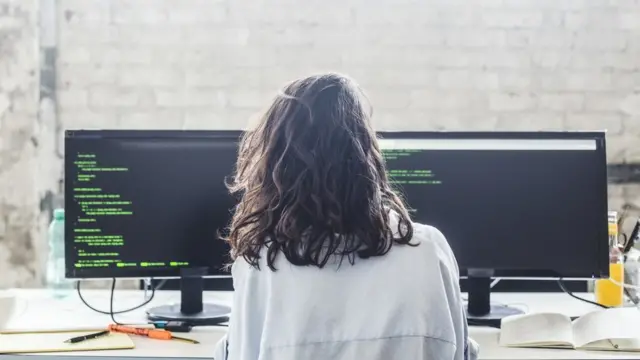 இஞ்ஜினியரிங் படிக்காமலேயே சாஃப்ட்வேர் இஞ்ஜியனியர் ஆவது எப்படி?