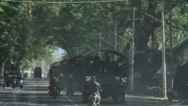 ကလေးမြို့ ဗိုလ်ချုပ်လမ်းပေါ်က စစ်ကောင်စီယာဉ်တန်း ( ပုံ အဟောင်း)