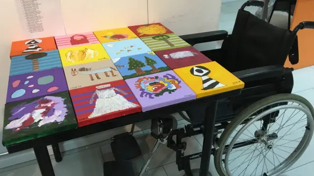 Izložba Bojama obojen svet