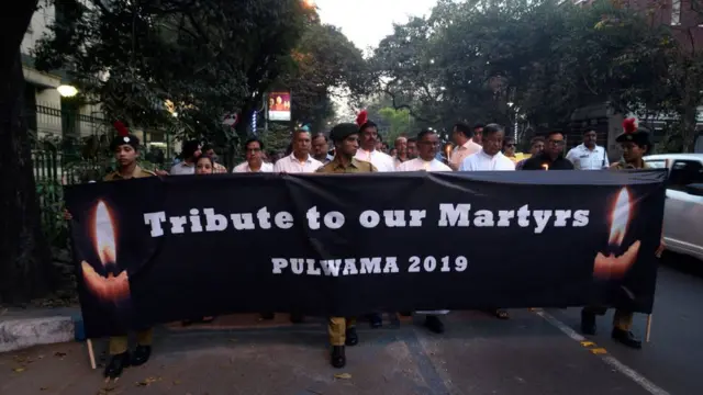 পুলওয়ামাতে নিহত ভারতীয় সেনাদের শ্রদ্ধাঞ্জলি