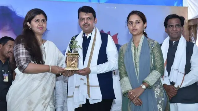 पंकजा मुंडे, देवेंद्र फडणवीस, प्रीतम मुंडे आणि रावसाहेब दानवे