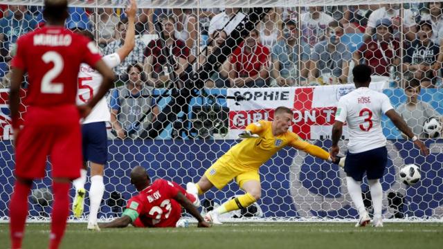 Baloy bate a Pickford con el primer gol de Panamá en un Mundial.