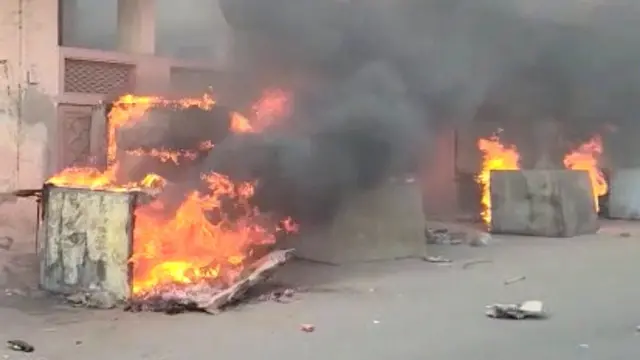 ખંભાતમાં રામનવમીના દિવસે થયેલી હિંસા દરમિયાન આગચંપીની ઘટનાઓ પણ ઘટી હતી.