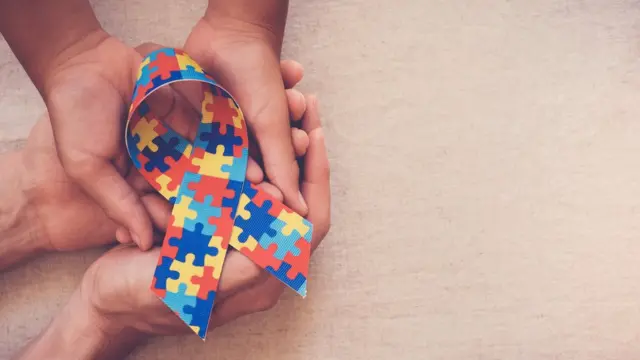 يعاني طفل من بين كل 160 طفلا في العالم من اضطراب طيف التوحد حسب الإحصاءات الرسمية