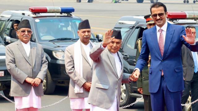 कतारका अमिर शेख तमिम बिन हमाद अल थानीसँग राष्ट्रपति रामचन्द्र पौडेल र प्रधानमन्त्री पुष्पकमल दाहाल