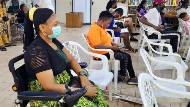 Phyically Challenged: Kìí ṣe iṣẹ́ bárà nìkan ni àwọn àkàndá lè ṣe jẹun, àìsí ìrànlọ́wọ́ ní kò jẹ́ kí ọ̀pọ̀ ṣe fújà