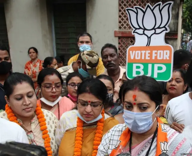 केंद्रीय मंत्री स्मृति ईरानी, प्रियंका टिबरेवाल