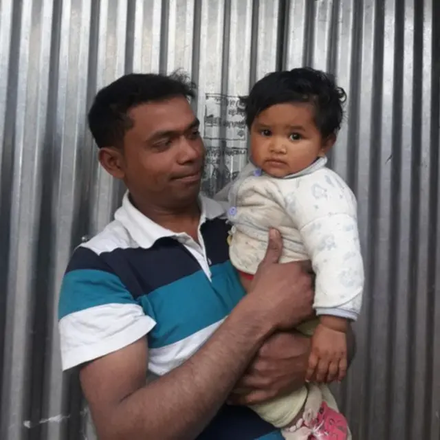 आमिर हुसेन अपनी बेटी के साथ