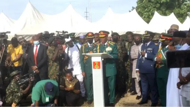 Awọn to peju sibi isinku