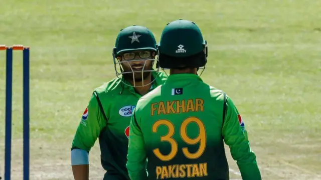 زمبابوے کے خلاف بولاوایو میں امام الحق اور فخر زمان نے پہلی وکٹ کی شراکت میں 304 رنز بنا کر سری لنکا کے سنتھ جے سوریا اور اپل تھارنگا کے 286 رنز کا ریکارڈ توڑا تھا۔