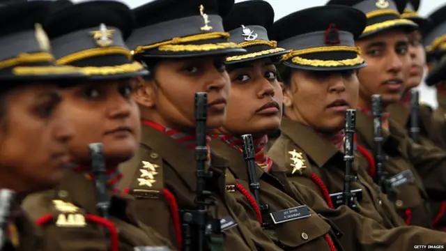 सेना में महिलाएं