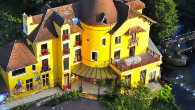 Желтая мельница