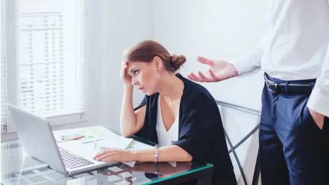 Начальника, постоянно спрашивающего, как дела, можно обвинить в одном из самых страшных грехов управленцев - излишней опеке