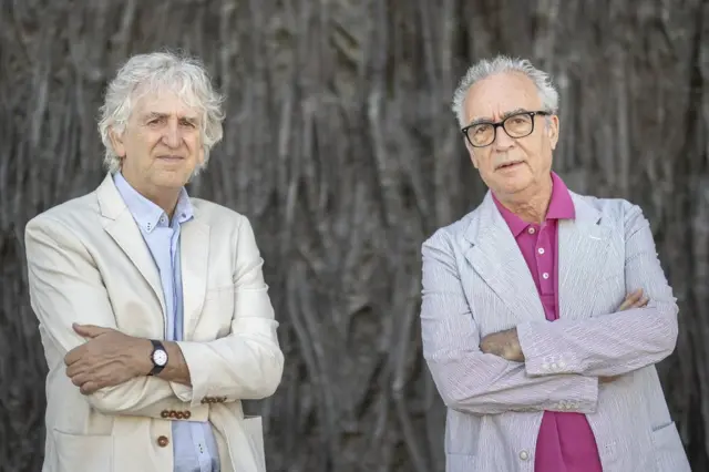 Juan Luis Arsuaga (izquierda) y Juan José Millás