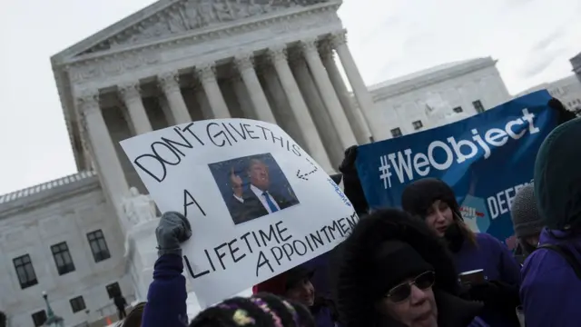 特朗普提名戈萨奇出任最高法院大法官，引起示威