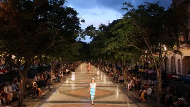 Models present creations by German designer Karl Lagerfeld as part of im latest inter-seasonal Cruise collection for fashion house Chanel for di Paseo del Prado street inside Havana, Cuba, May 3, 2016.