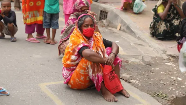 ঢাকায় রিলিফের অপেক্ষায়, ২০-০৪-২০২০।