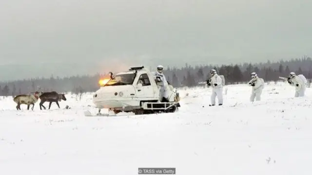 Brigade infanteri Arktik Armada Utara melakukan latihan militer di kawasan Murmansk di negara itu pada Januari.