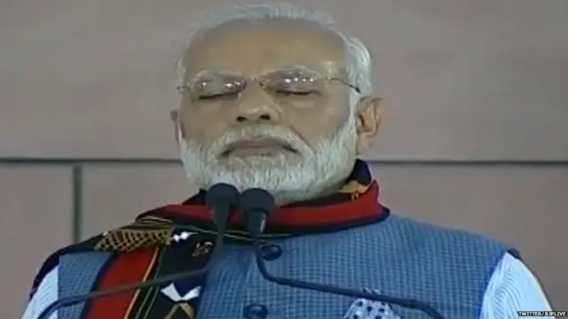 મૌન થઈ ગયેલા વડાપ્રધાન મોદીની તસવીર