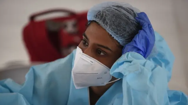 कोरोना वायरस, स्वास्थ्य कर्मी