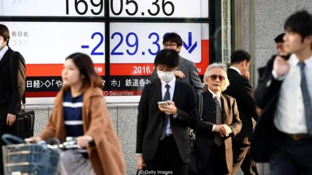 Pessoas na rua no Japão