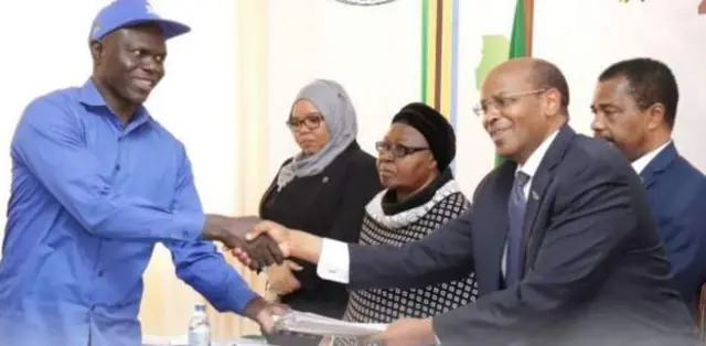 Yeremia Maganja wa NCCR-Mageuzi baada ya kupitishwa na NEC.