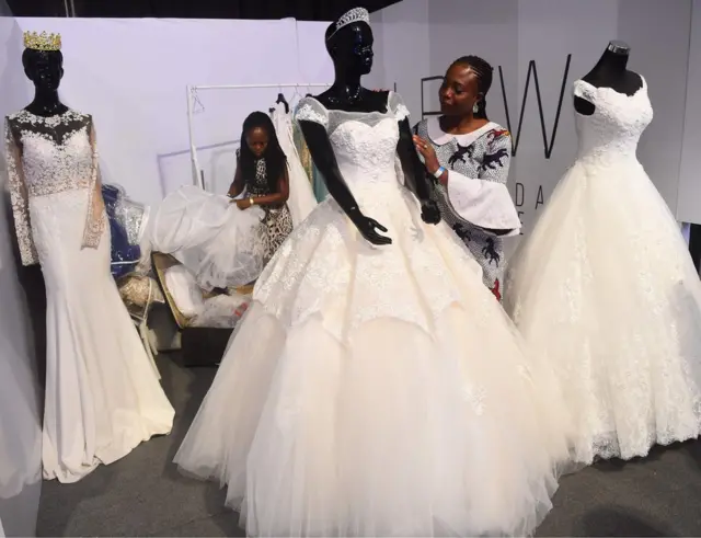 Bobbocoota halluu gurraachaa uffannaa misirroo adii mudhii gadi bal'aa tahe uffatan