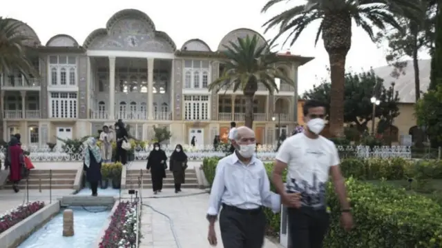 بسیاری از هتلداران با گرفتن وام و فروش اموال و روش‌های دیگر توانسته‌اند هتل خود را دایر نگه دارن