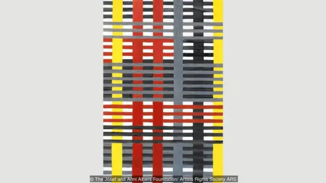 Wallhanging, 1926, karya Anni Albers mewakili tipikal karyanya dengan gaya geometri dan presisi khas Bauhaus.