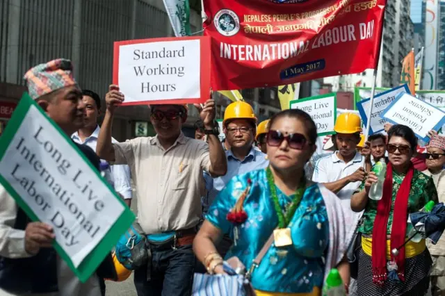 Hong Kong'da birkaç bin kişi protestolar için sokaklarda.
