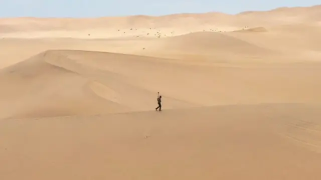 Cartographie de Tawanda dans un désert de Namibie