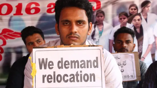 ఫాతిమా మెడికల్ కాలేజీ విద్యార్థులు