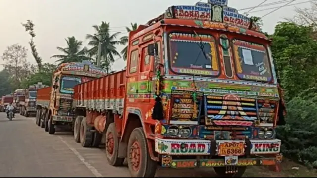 కరోనా లాక్ డౌన్‌తోపాటు పెరిగిన చమురు ధరలు లారీ ఓనర్లకు భారంగా మారాయని ఓనర్లు చెబుతున్నారు.