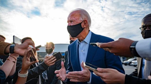 Candidato presidencial democrata, Joe Biden, fala com a imprensa na Carolina do Norte