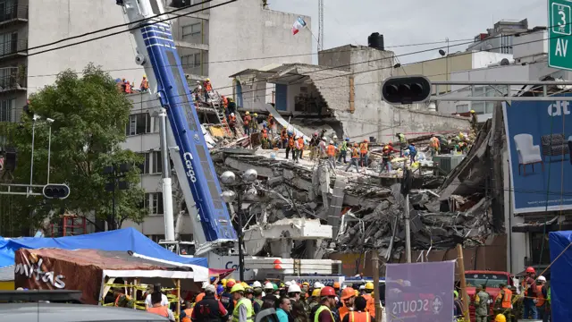 Operativo de rescate en Ciudad de México.