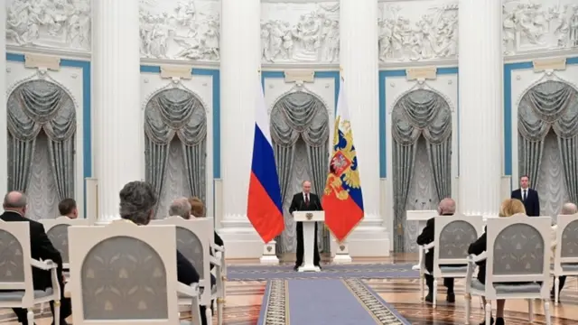 Putin discursajogos que valem dinheirosalão no Kremlin, observado por pessoas que aparecemjogos que valem dinheirocostas,jogos que valem dinheirocadeiras na plateia