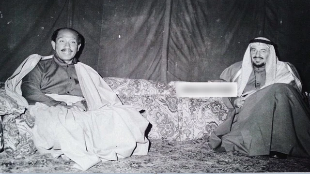 الملك خالد والرئيس السادات.