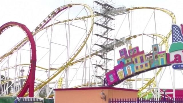 Mexico rollercoaster crash leaves two dead