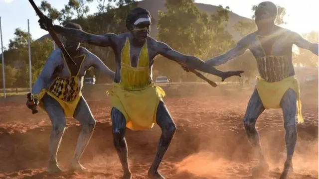 සමුළුව ආරම්භ කෙරුනේ ආදිවාසී ජන නැටුම් මගින්